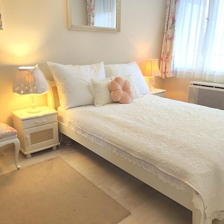 Strandfuerdo Apartman Eger Esterno foto