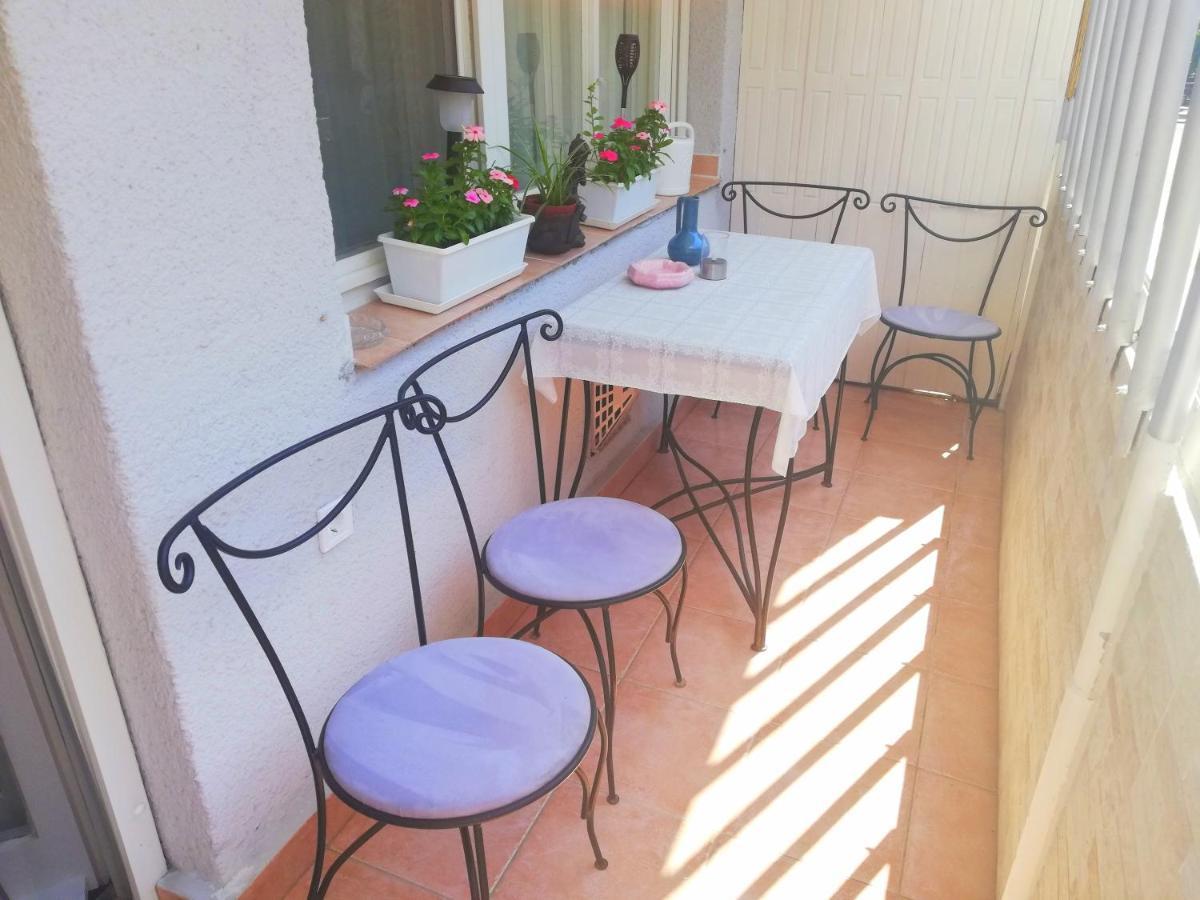 Strandfuerdo Apartman Eger Esterno foto