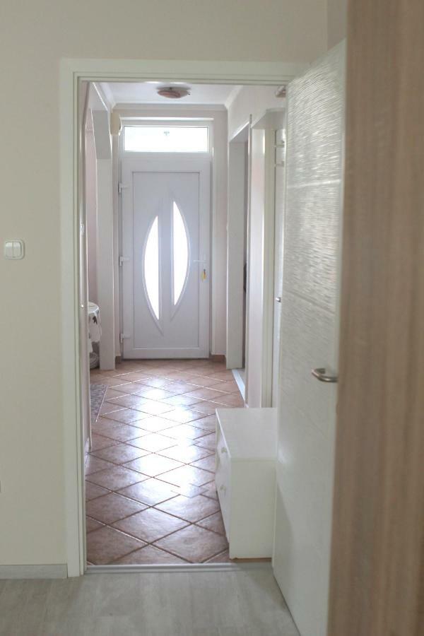 Strandfuerdo Apartman Eger Esterno foto
