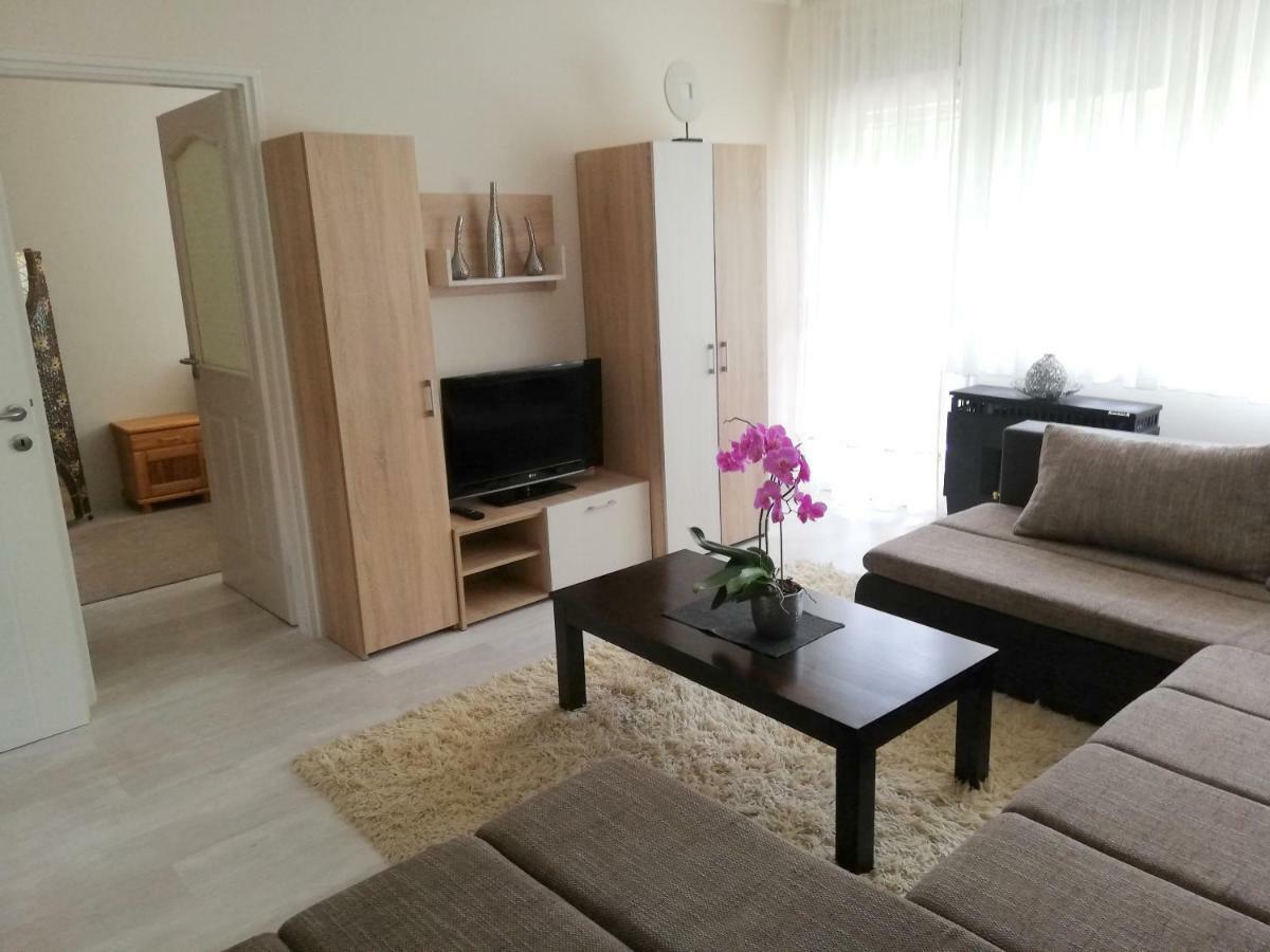 Strandfuerdo Apartman Eger Esterno foto
