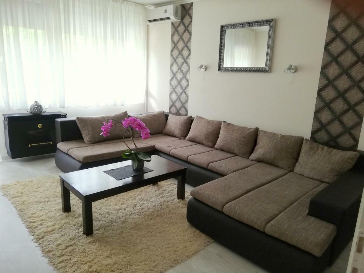 Strandfuerdo Apartman Eger Esterno foto